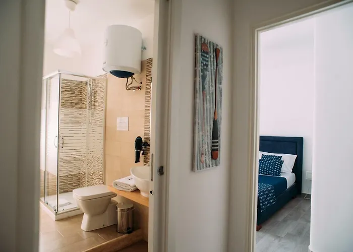 The Lighthouse 特拉佩托