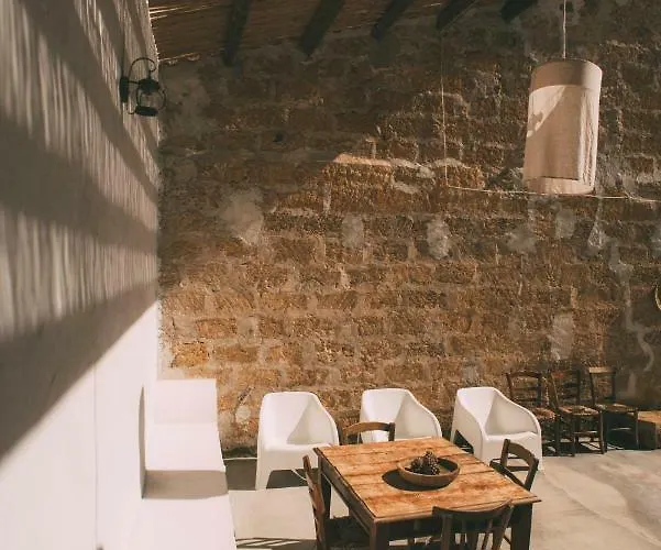 The Lighthouse * 特拉佩托