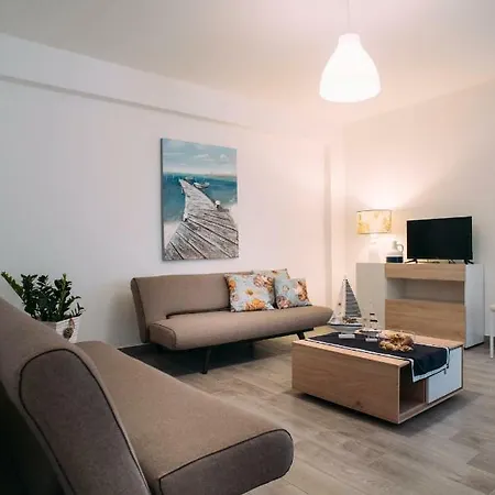 The Lighthouse Apartment *